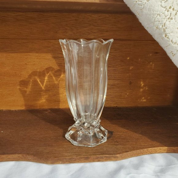 Mikasa Starlight Bud Vase 5" tulip shape clear tapered - Picture 4 of 9